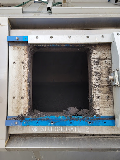 Sludge Gate Cleaning a Sludge Gate | Bioforcetech Manuals and Online Documentation